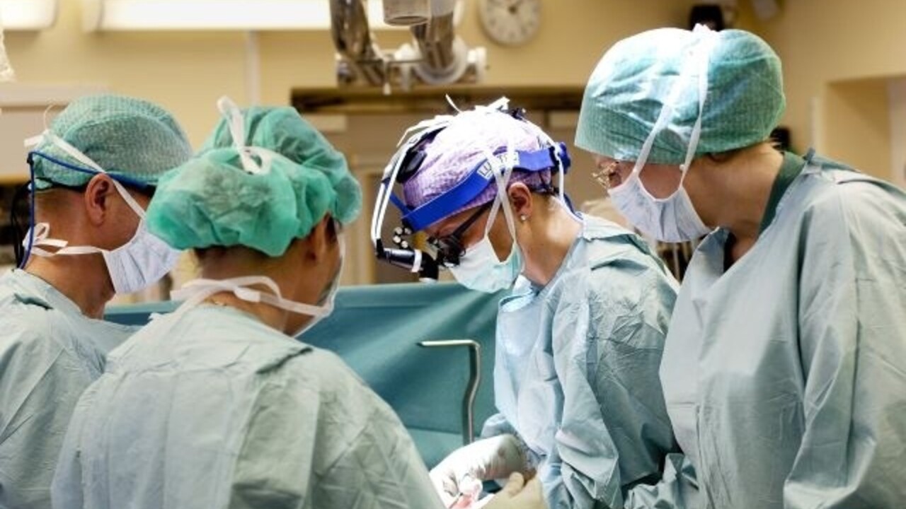 operacia doktor chirurg operacny sal nemocnica (SITA)